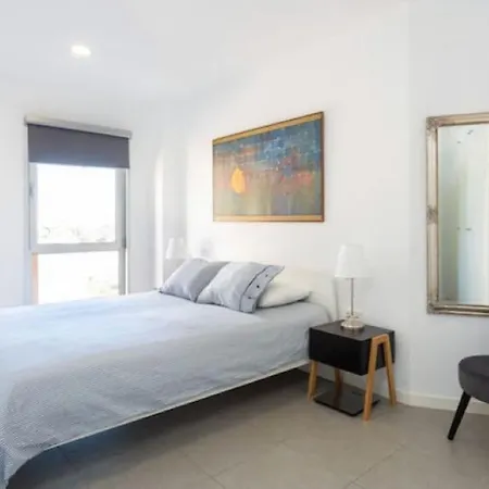 Modern Seafront Flat With A Private Garage エル・メダノ