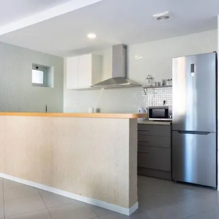 Modern Seafront Flat With A Private Garage Daire