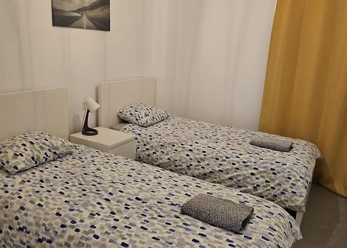 Modern Seafront Flat With A Private Garage Appartement *