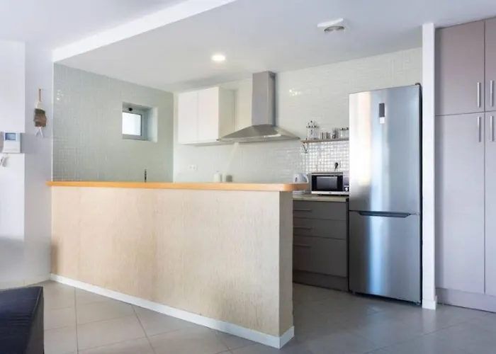 Modern Seafront Flat With A Private Garage Apartment