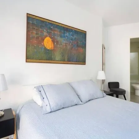 Modern Seafront Flat With A Private Garage Lägenhet *