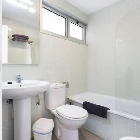 Modern Seafront Flat With A Private Garage *