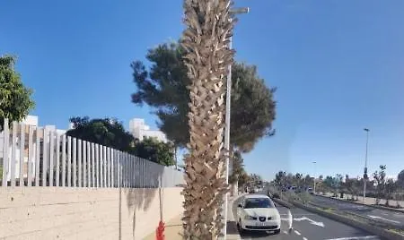 Modern Seafront Flat With A Private Garage Lägenhet *